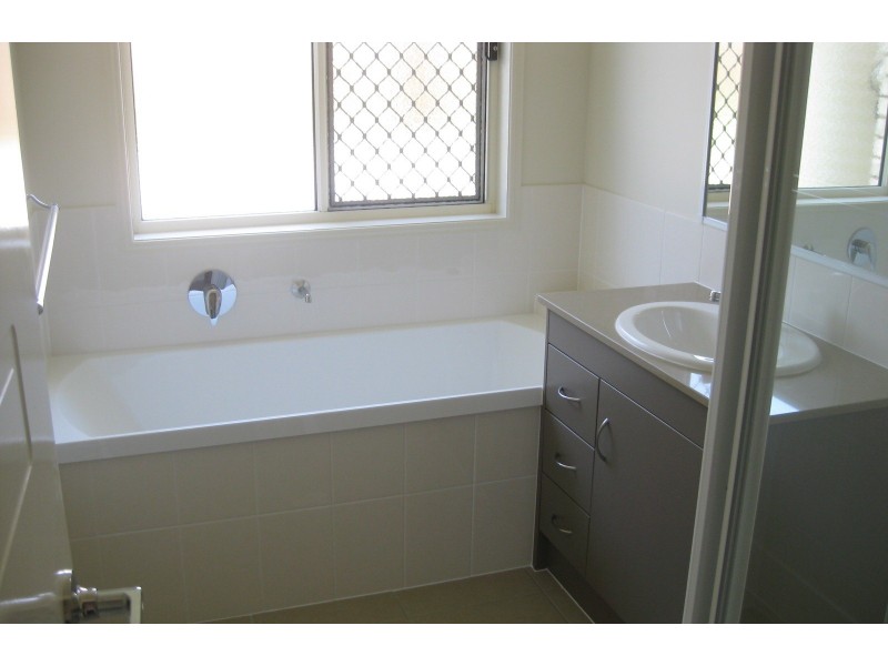 25 Moonlight Drive, Brassall QLD 4305