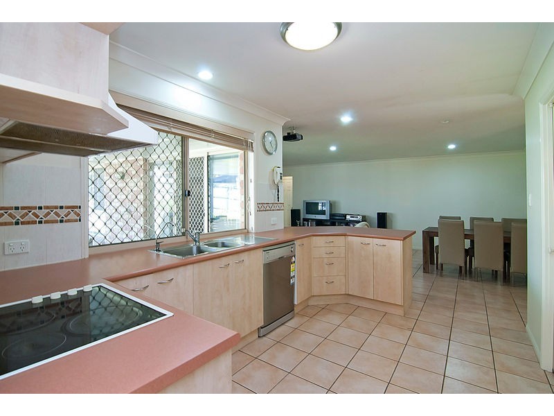 21 Acorn Cct, Forest Lake QLD 4078