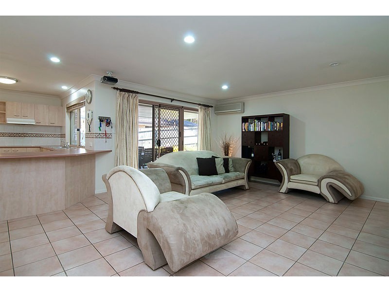 21 Acorn Cct, Forest Lake QLD 4078