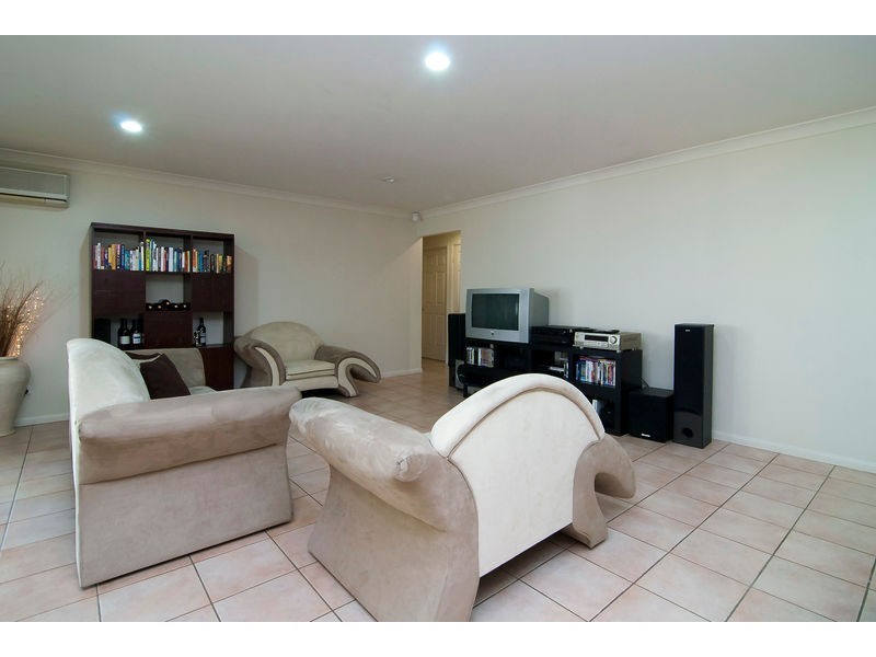 21 Acorn Cct, Forest Lake QLD 4078