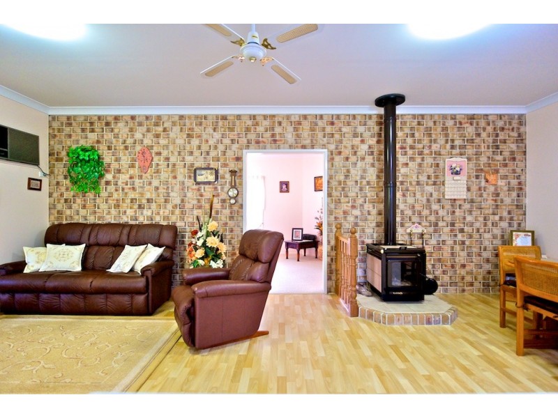 79 Poole Rd, Fernvale QLD 4306