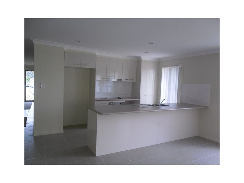 42 BALLOWS CRES, Redbank Plains QLD 4301