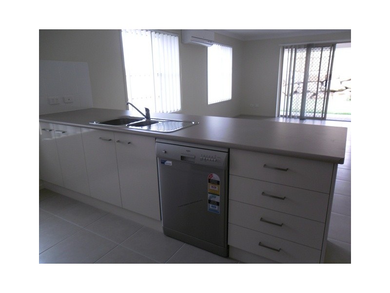 42 BALLOWS CRES, Redbank Plains QLD 4301