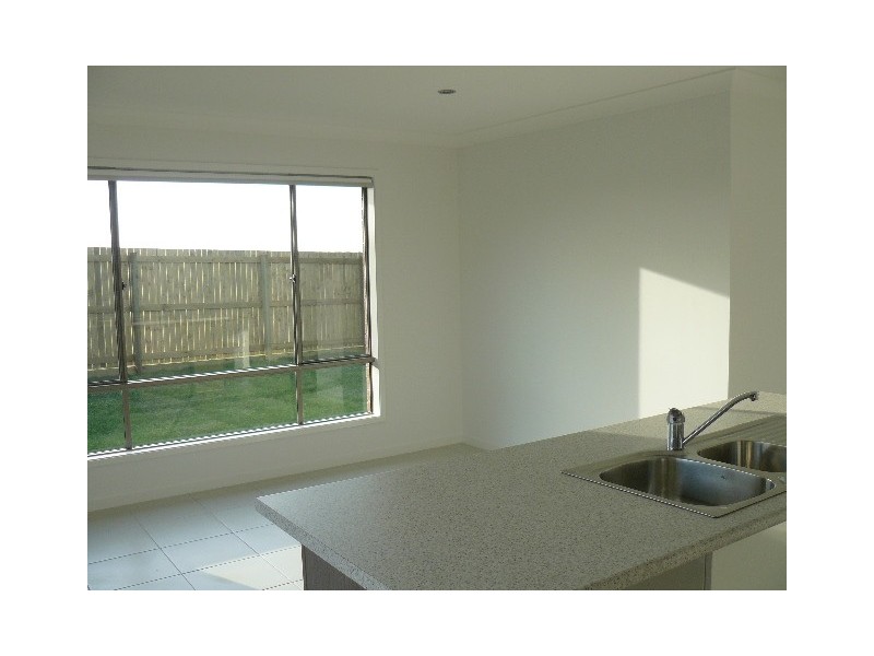 36 Peregrine Street, Lowood QLD 4311