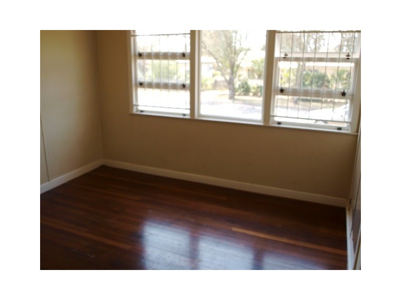 19 Grenadier St, Ebbw Vale QLD 4304