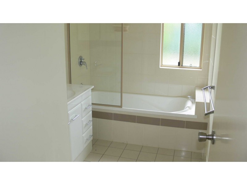 2,3,4,5, 6/67 East St, Esk QLD 4312