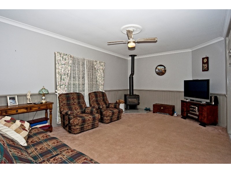 7  Gabbinbar Court, Pine Mountain QLD 4306