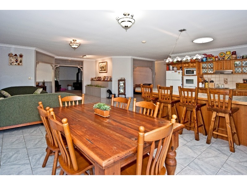 7  Gabbinbar Court, Pine Mountain QLD 4306