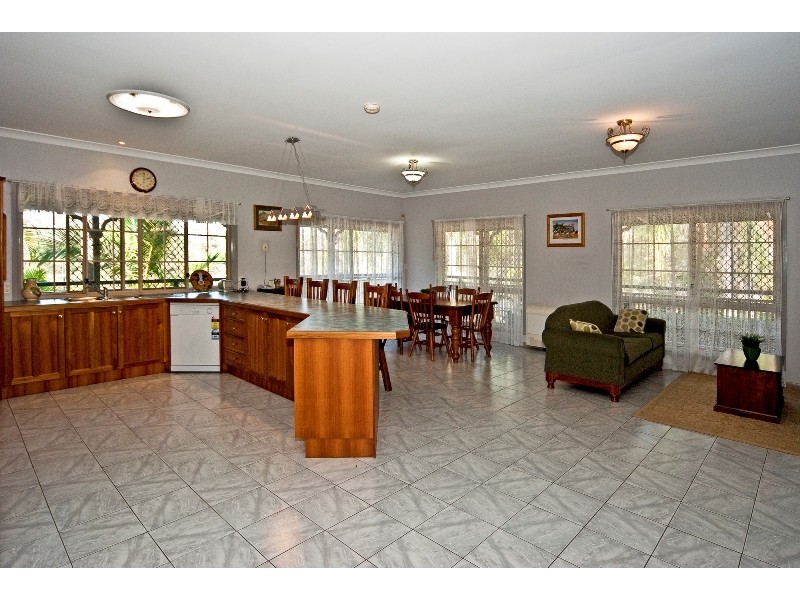 7  Gabbinbar Court, Pine Mountain QLD 4306