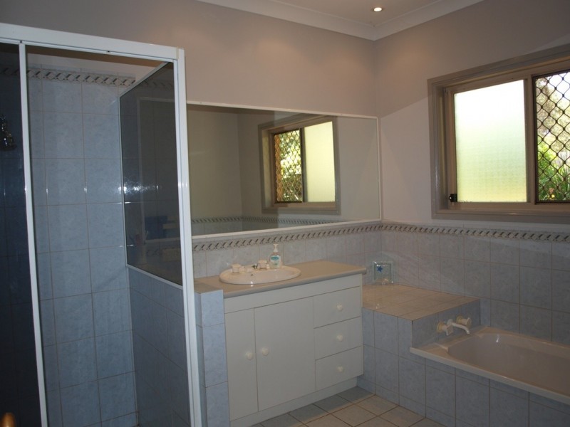 7  Gabbinbar Court, Pine Mountain QLD 4306