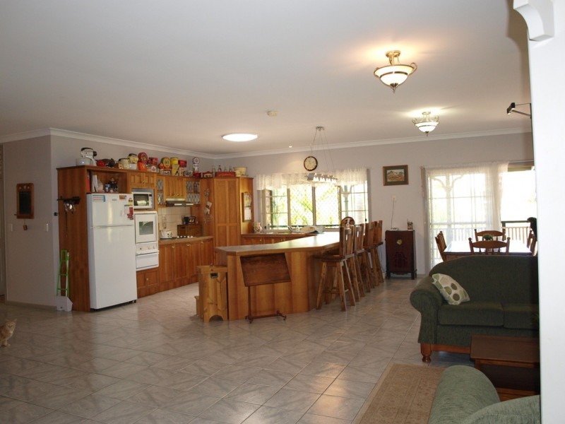 7  Gabbinbar Court, Pine Mountain QLD 4306