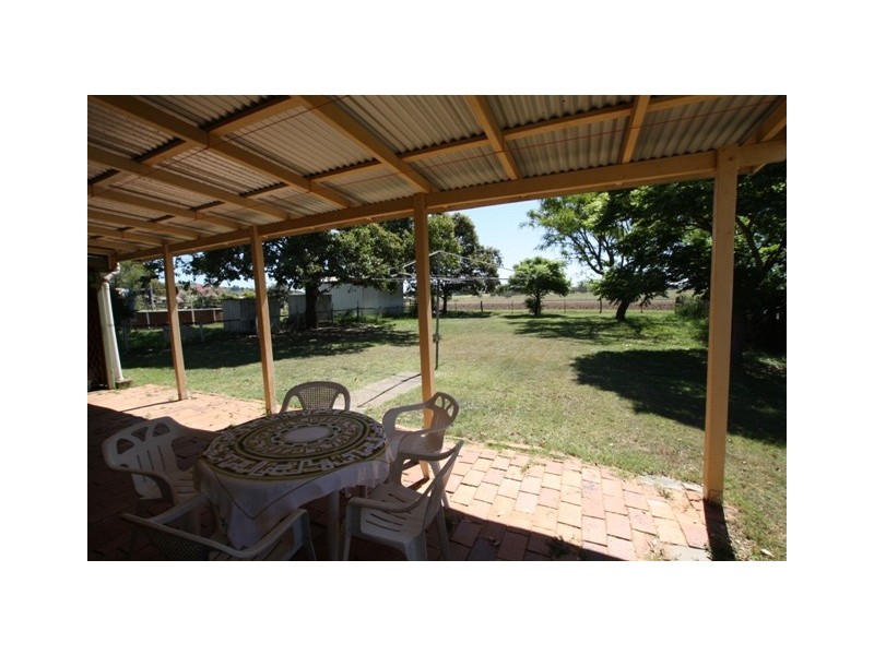 39 Daniel St, Lowood QLD 4311