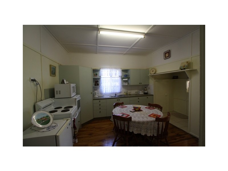 39 Daniel St, Lowood QLD 4311