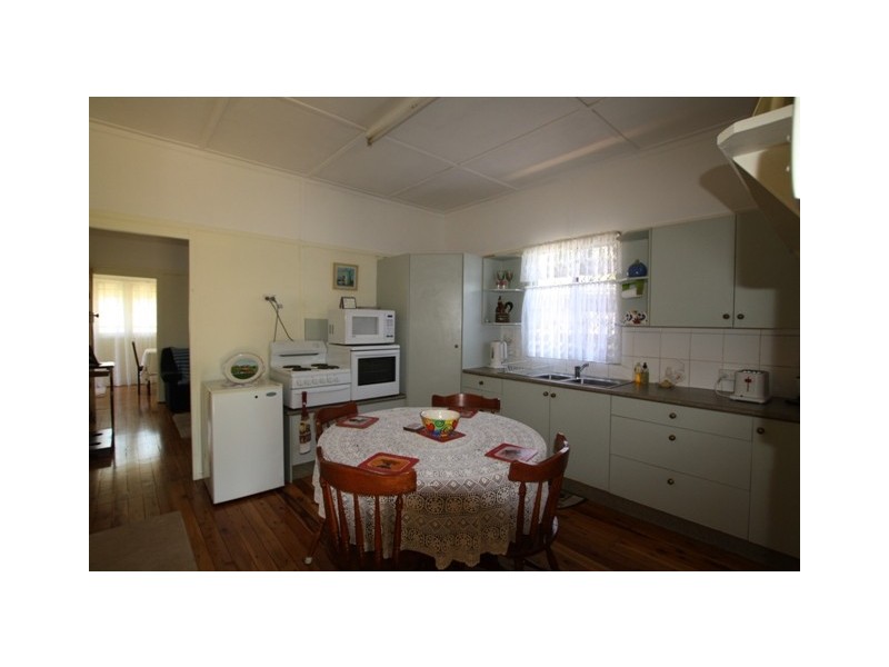 39 Daniel St, Lowood QLD 4311