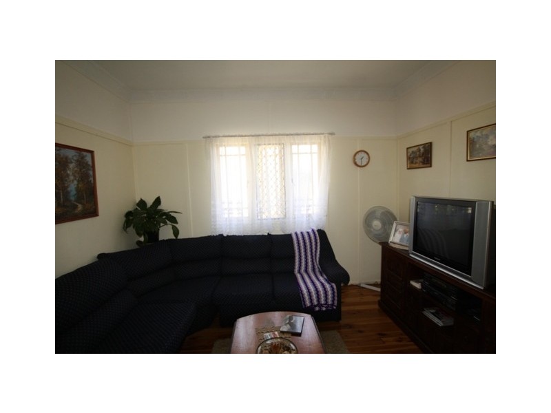 39 Daniel St, Lowood QLD 4311