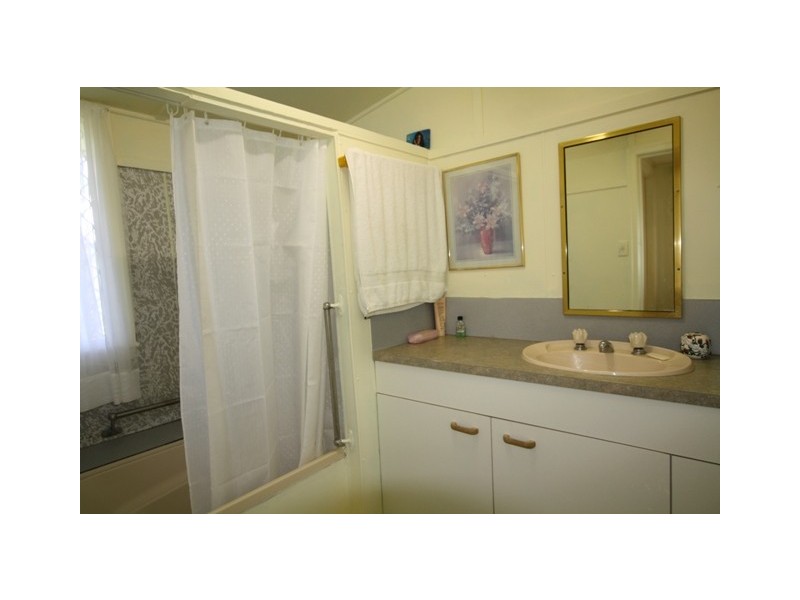 39 Daniel St, Lowood QLD 4311