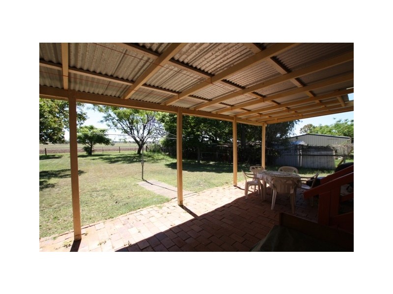 39 Daniel St, Lowood QLD 4311