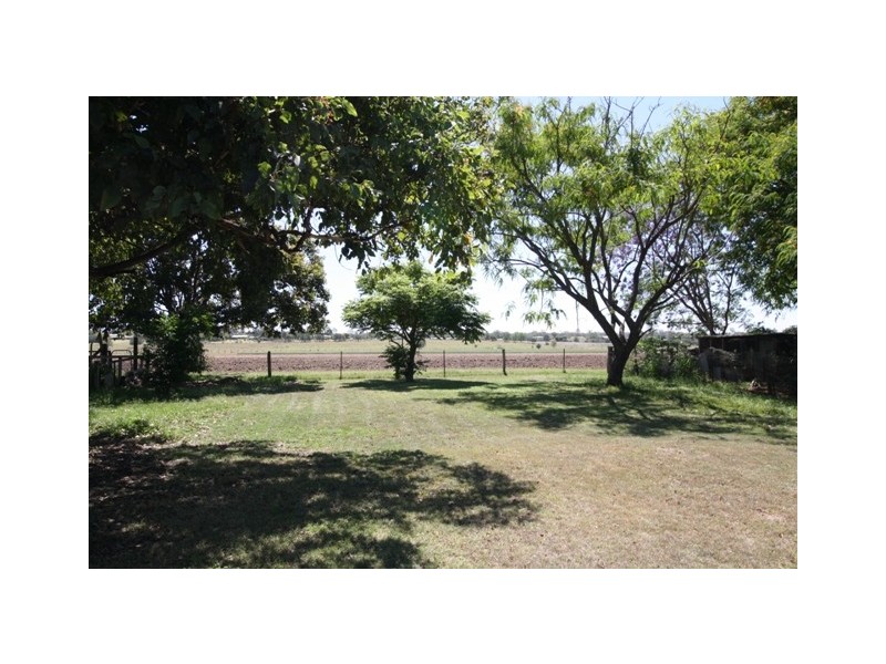 39 Daniel St, Lowood QLD 4311