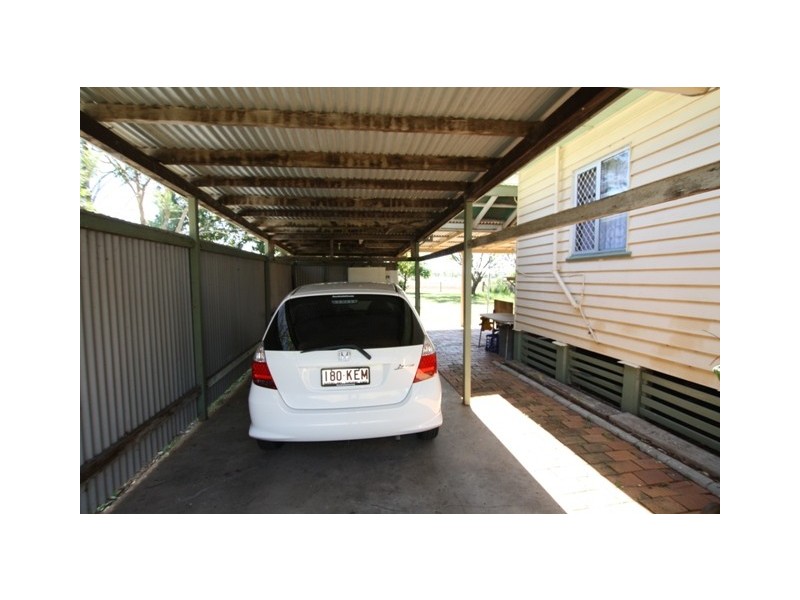 39 Daniel St, Lowood QLD 4311