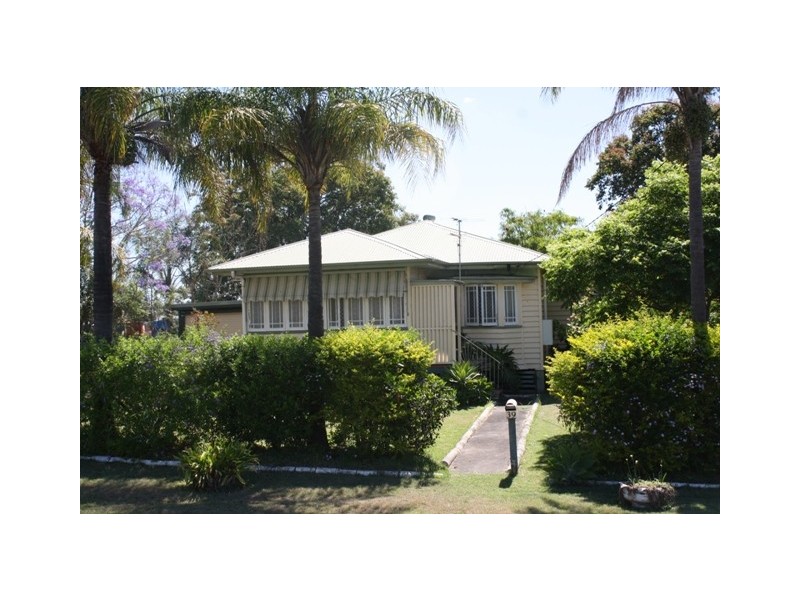 39 Daniel St, Lowood QLD 4311
