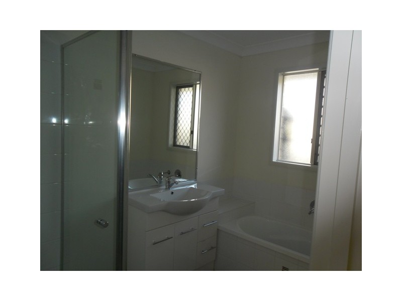 25 Walter Court, Leichhardt QLD 4305