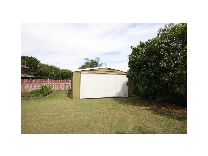 15 Pryde St, Lowood QLD 4311
