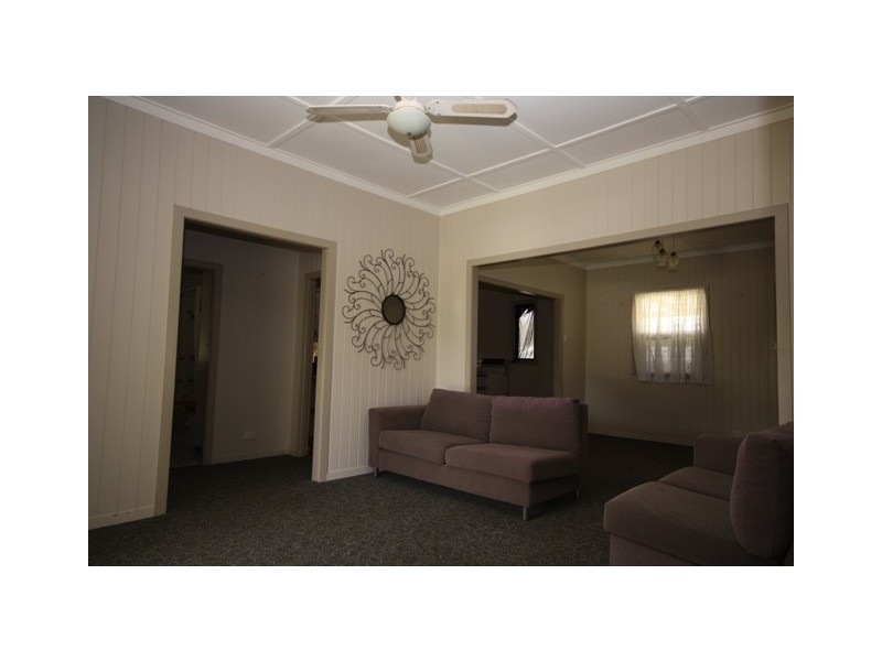 15 Pryde St, Lowood QLD 4311