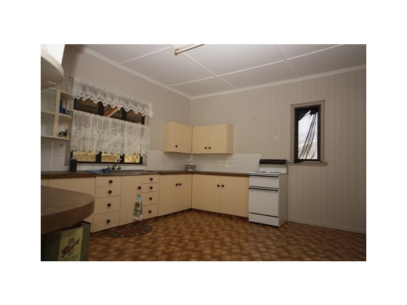 15 Pryde St, Lowood QLD 4311