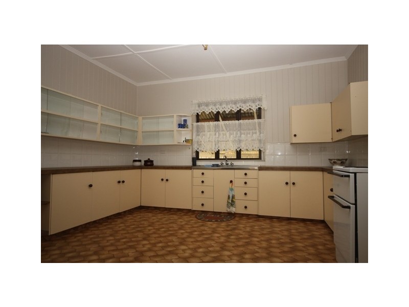 15 Pryde St, Lowood QLD 4311