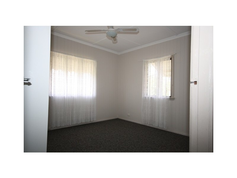 15 Pryde St, Lowood QLD 4311