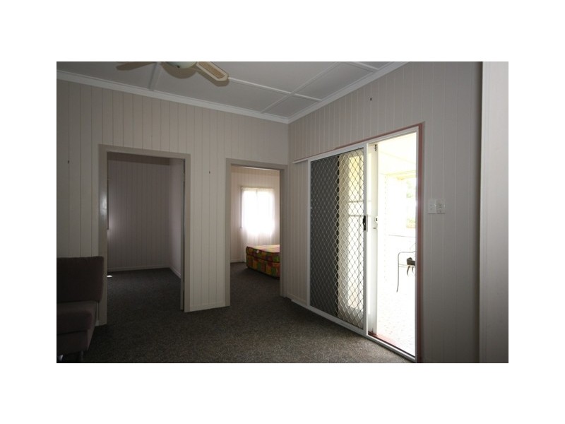 15 Pryde St, Lowood QLD 4311