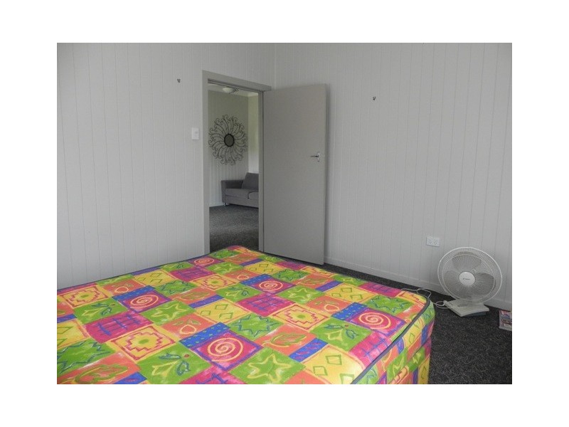 15 Pryde St, Lowood QLD 4311