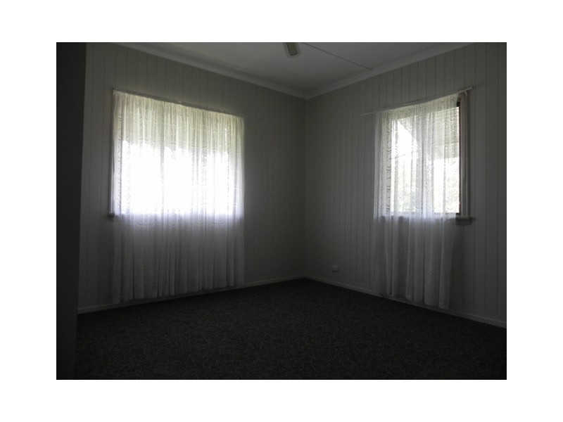 15 Pryde St, Lowood QLD 4311