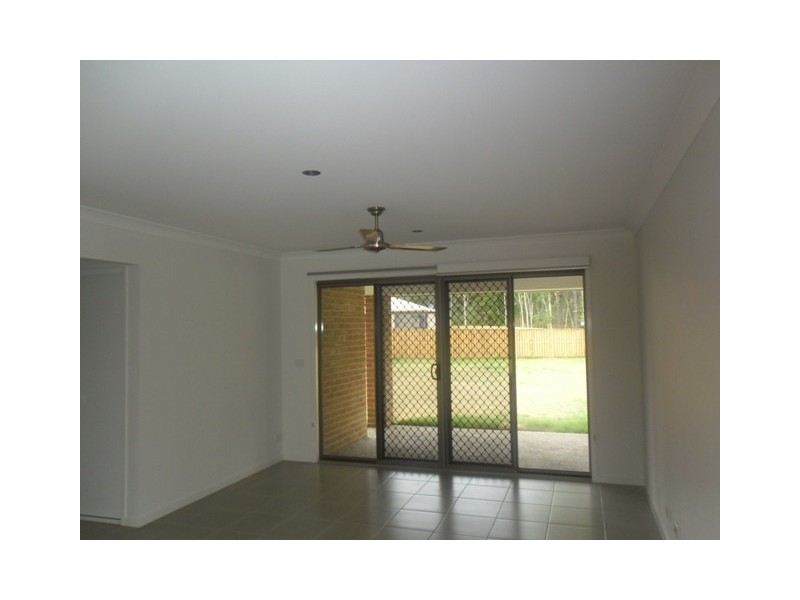 2 Oakwood Street, Fernvale QLD 4306