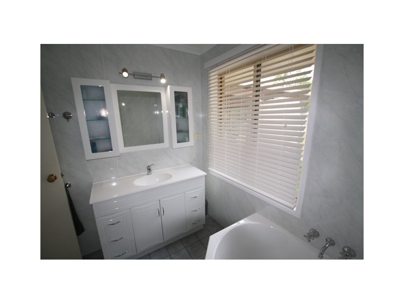 5 Christella Court, Fernvale QLD 4306