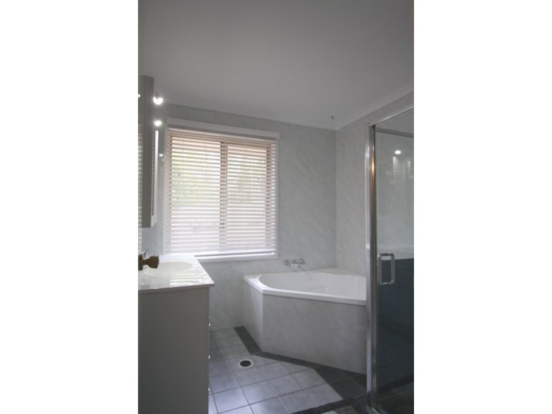 5 Christella Court, Fernvale QLD 4306