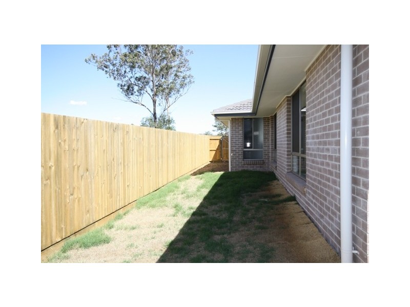 4 Myrtle Street, Fernvale QLD 4306