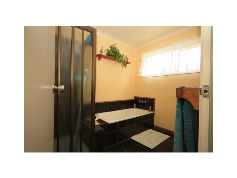 15 Larsens Rd, Coominya QLD 4311