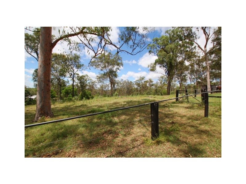 12 Bertrand Avenue, Kensington Grove QLD 4341