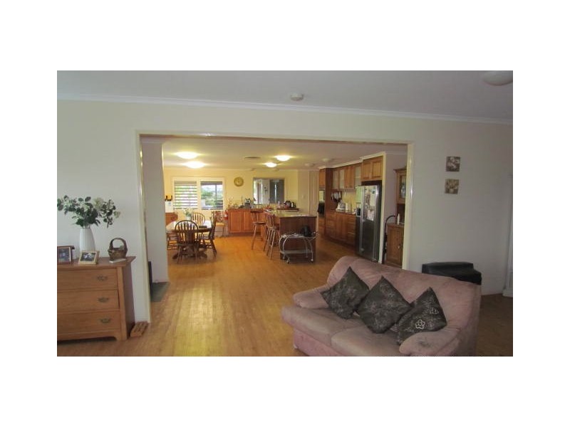 33 Kennedy Road, Wivenhoe Pocket QLD 4306