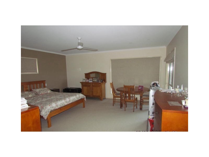 33 Kennedy Road, Wivenhoe Pocket QLD 4306