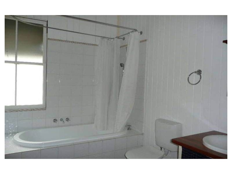 30 Alice Street, Silkstone QLD 4304