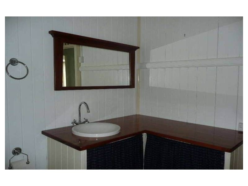 30 Alice Street, Silkstone QLD 4304