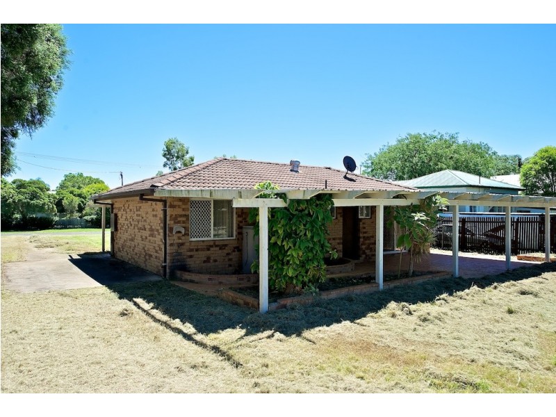 28 Daniel Street, Lowood QLD 4311