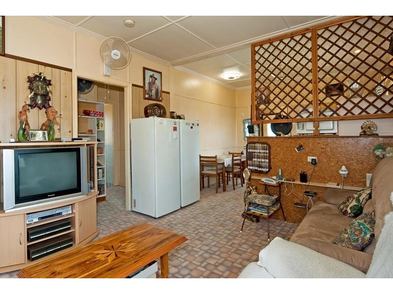 39 Lobb St, Churchill QLD 4305
