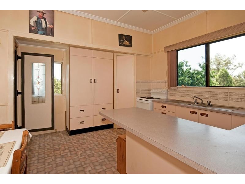 39 Lobb St, Churchill QLD 4305
