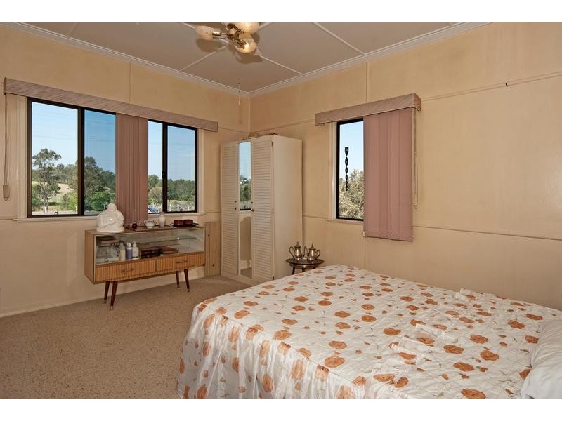 39 Lobb St, Churchill QLD 4305