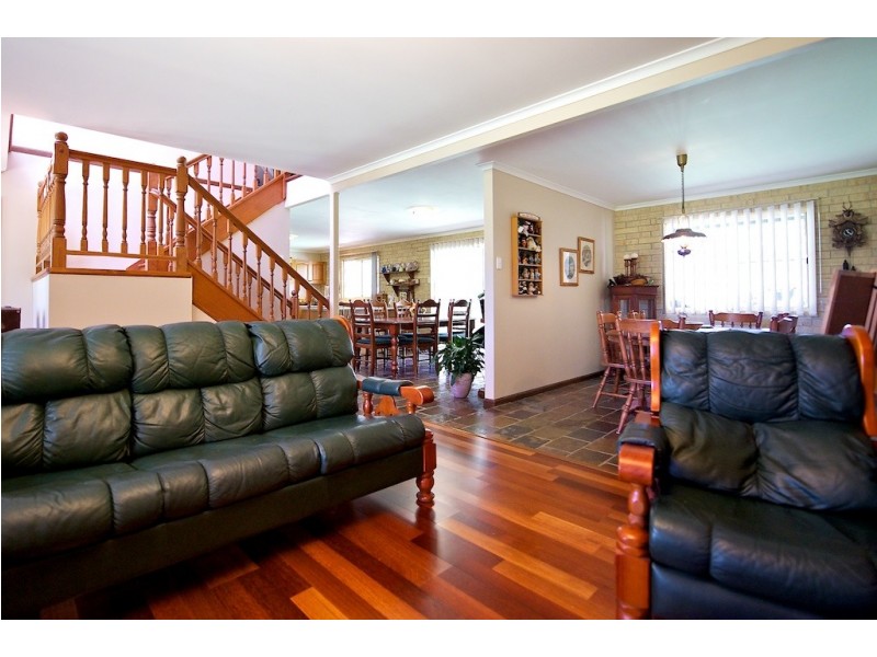249 Willaura Drive, Mount Hallen QLD 4312