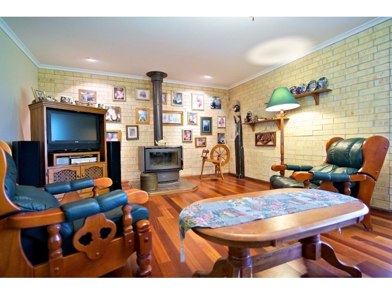 249 Willaura Drive, Mount Hallen QLD 4312