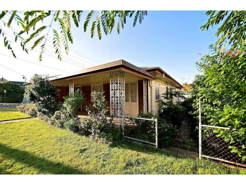 69 Roderick Street, Ipswich QLD 4305